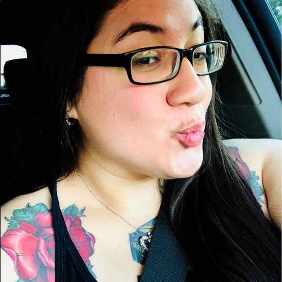 Profile Picture of Stephanie Salazar (@rubberduckie7) on Poshmark