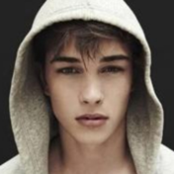 Profile Picture of Joshua Grodsky (@aricoianezza) on Poshmark