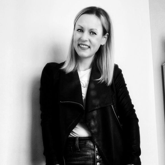 Profile Picture of Jennifer Janechek (@phd_fashion) on Poshmark
