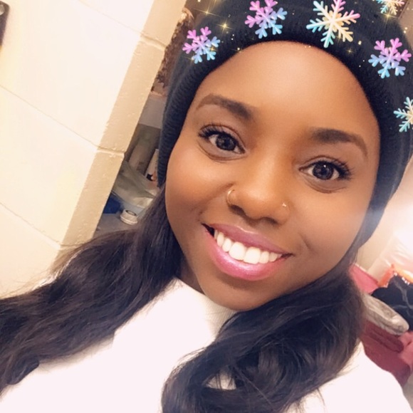 Profile Picture of Sasha Skepple (@star454) on Poshmark