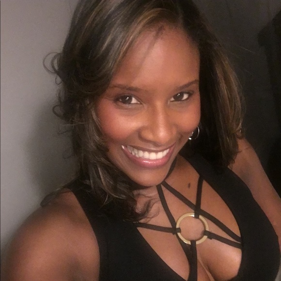 Profile Picture of Raisa Cuello (@raisa75) on Poshmark