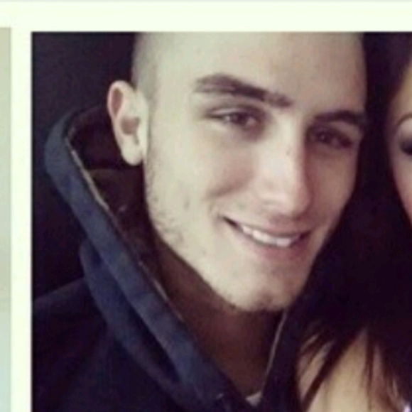 Profile Picture of Alex Singleton (@alex_singleton) on Poshmark