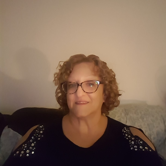 Profile Picture of Susan Sexton (@susan_sexton) on Poshmark