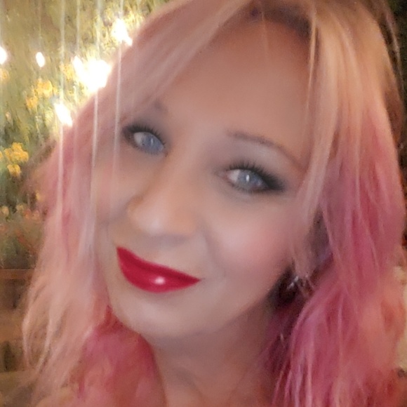 Profile Picture of Jolynn Harrison (@jolynnharrison) on Poshmark