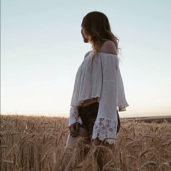 Profile Picture of Monica Gavino (@mgavino92) on Poshmark