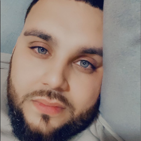 Profile Picture of Daniel Estevez (@danielesteve198) on Poshmark