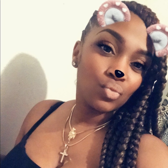 Profile Picture of Kendra Ray (@mrsmmalone) on Poshmark