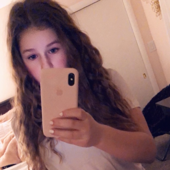 Profile Picture of Olivia Czarnota (@livc65) on Poshmark