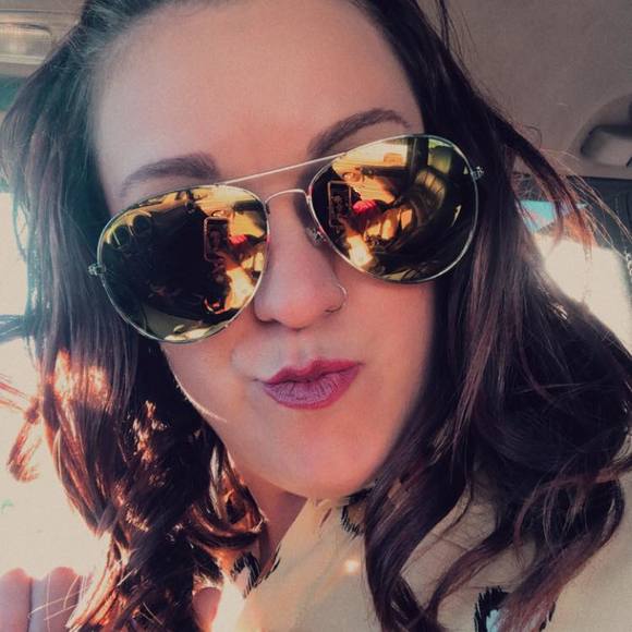 Profile Picture of Paula Maxwell (@paulajean15) on Poshmark