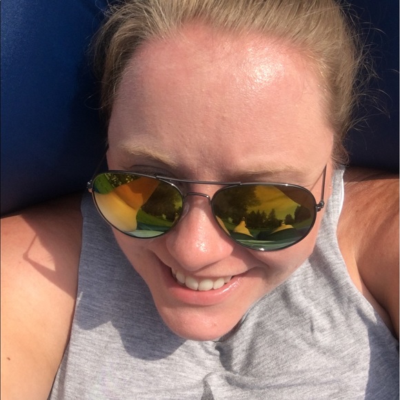 Profile Picture of Samantha Vetrone (@svetrone) on Poshmark