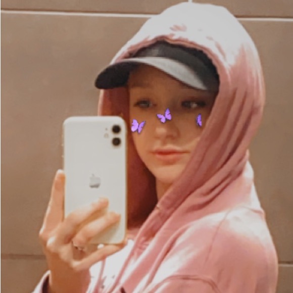 Profile Picture of Sydney Kaipainen (@cutestduck) on Poshmark