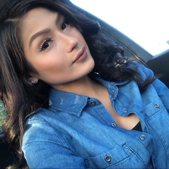 Profile Picture of Jomara Beristain (@maranico02) on Poshmark