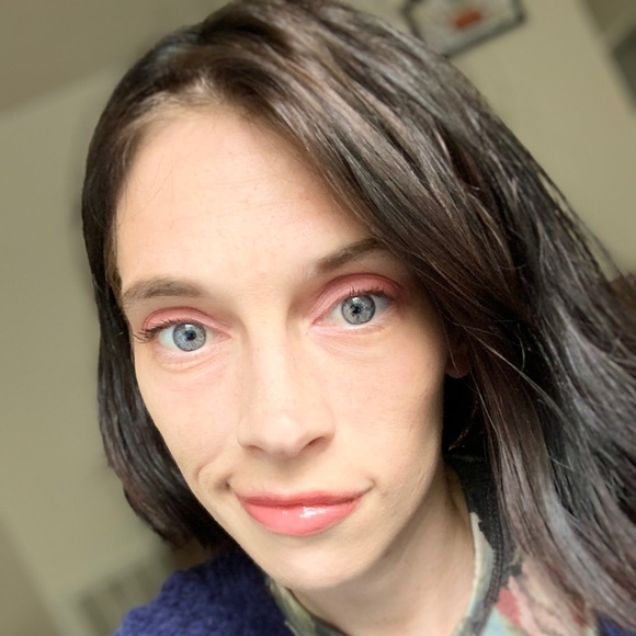 Profile Picture of Whitney Gambrell (@whitg90) on Poshmark