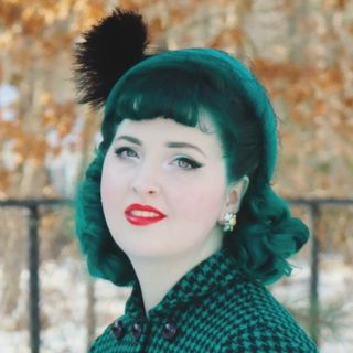 Profile Picture of Angela Clayton (@angelacostumery) on Instagram