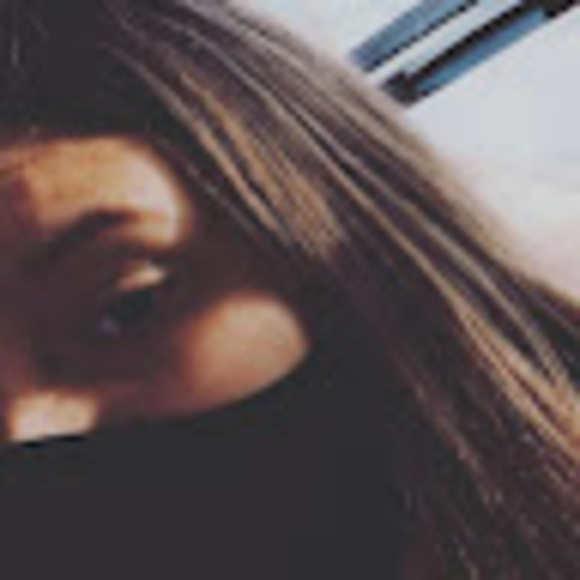 Profile Picture of Brendalynn (@brendalynn244) on Poshmark