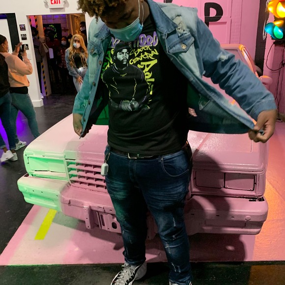 Profile Picture of Kendall Alex (@kalexander8899) on Poshmark