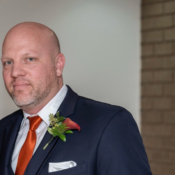 Robert Rhodes - Poshmark Profile Picture of Robert Rhodes (@luckyslevin857) on Poshmark