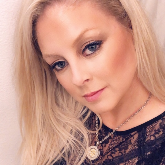 Profile Picture of Jennifer Slavin (@jenni7340) on Poshmark