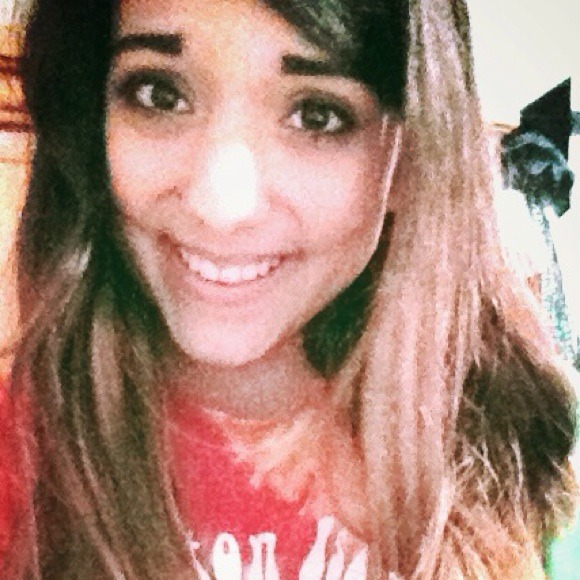Profile Picture of Destiny Lichenstein (@destiny1097) on Poshmark