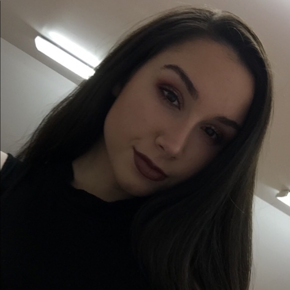 Profile Picture of Keely Shellhamer (@kshellhamer) on Poshmark