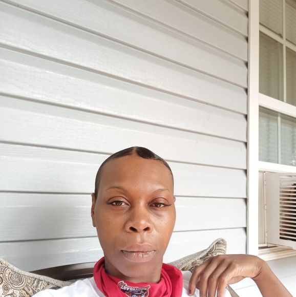 Profile Picture of Deborah Higgins (@deborahhiggi826) on Poshmark