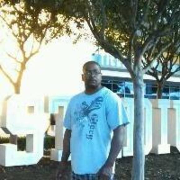 Profile Picture of Kenneth Carmichael (@kenneth07096415) on Poshmark