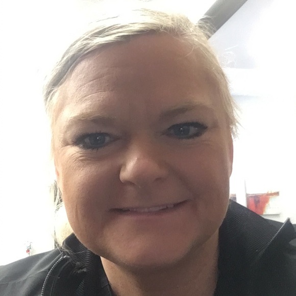 Profile Picture of Dawn Hacker (@hackerdawn32) on Poshmark