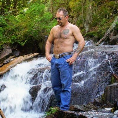 Profile Picture of  🇨🇦 Jeff Axeman Conners  🇨🇦 (@JeffAxeman) on Twitter