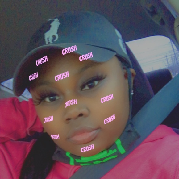 Profile Picture of Tianna Eggleton (@tiannaeggleton) on Poshmark