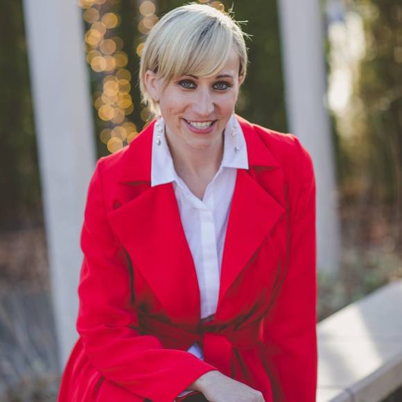 Profile Picture of Jennifer Speary (@jenniferspeary) on Poshmark