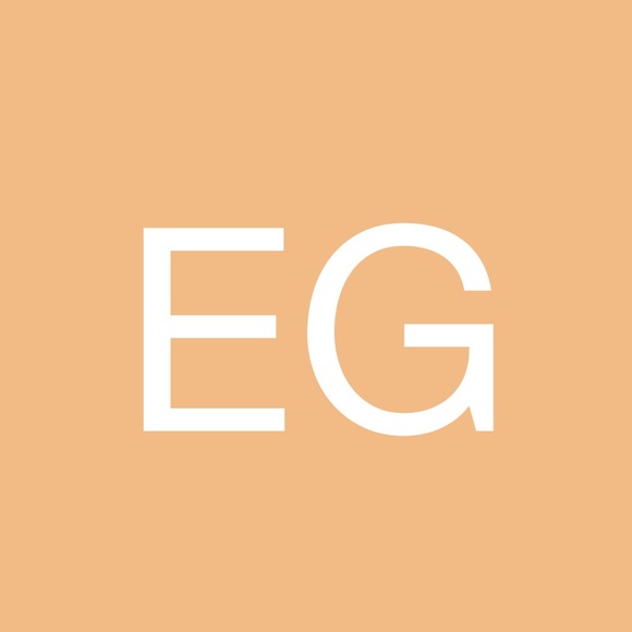 Profile Picture of Emily Grinstern (@grinsterne) on Poshmark