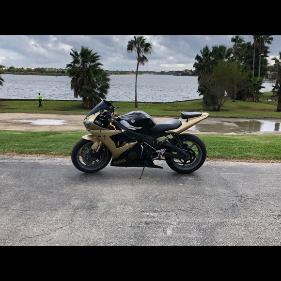 Profile Picture of Peter Gonzales (@peteryzfr6) on Poshmark