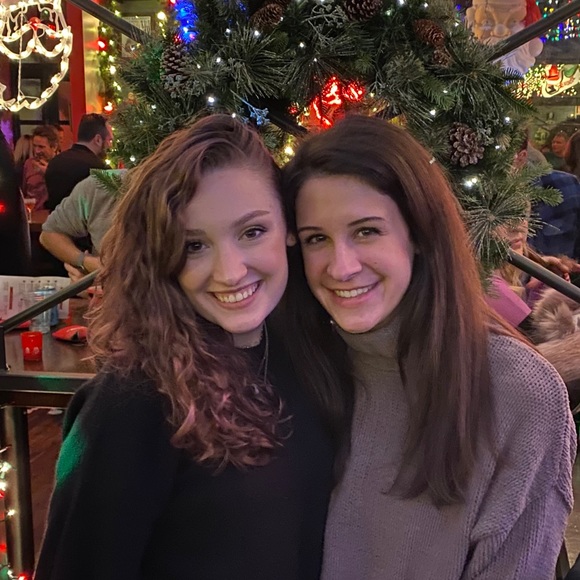 Profile Picture of Courtney Huerter (@chuerter2) on Poshmark