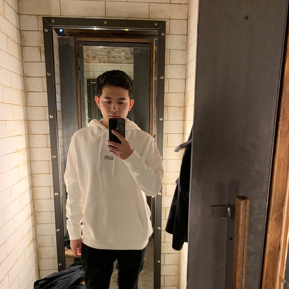 Profile Picture of Andrew Cao (@1017901861) on Poshmark