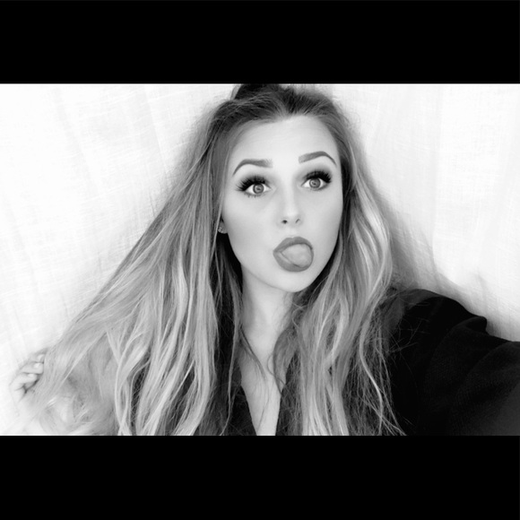 Profile Picture of Bayles Hornecker (@bay_hornecker) on Poshmark