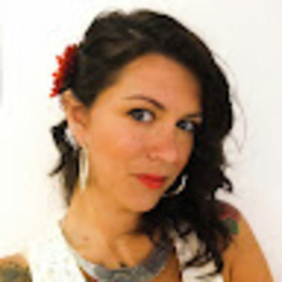 Profile Picture of Cat Liakos (@catliakos) on Poshmark