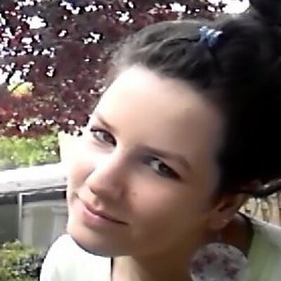 Profile Picture of Andrea VanT (@AndreavanT) on Twitter