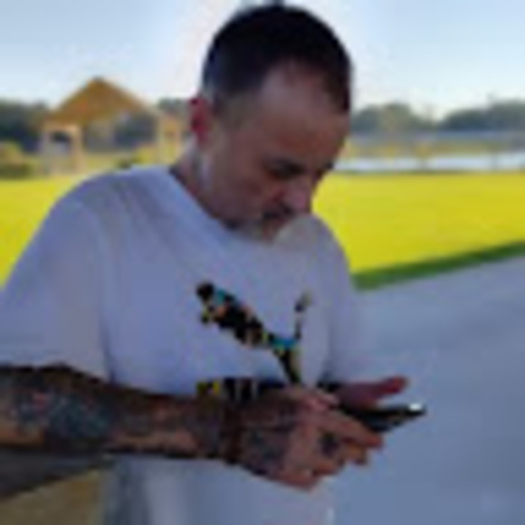 Profile Picture of Chris Asjes (@c0815870) on Poshmark