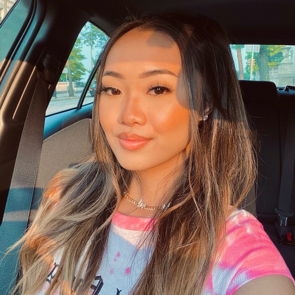 Profile Picture of Annetta Her (@nettaher) on Poshmark