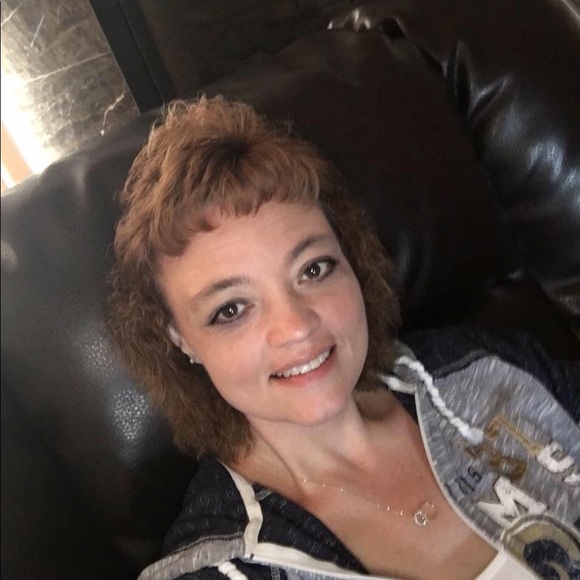 Profile Picture of Tracy Daniel (@tracyd32) on Poshmark
