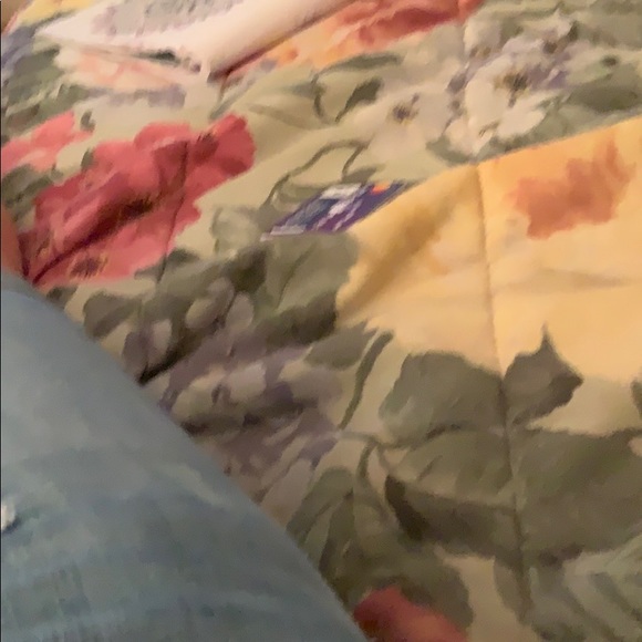 Profile Picture of Erin Quinn (@emq33) on Poshmark