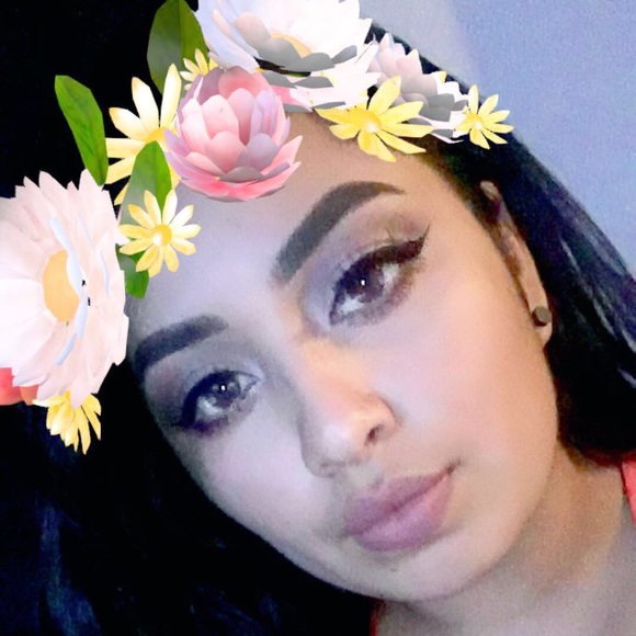 Profile Picture of Bianca Fuentes (@biancaf25) on Poshmark