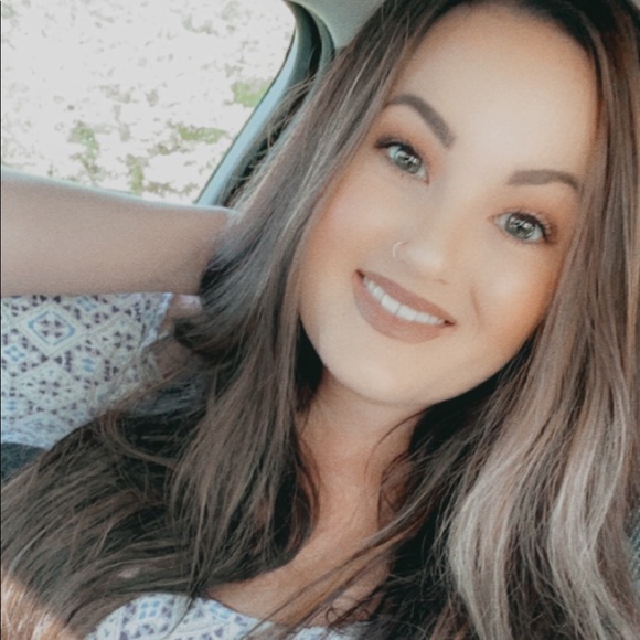 Profile Picture of Erin Lengacher (@enicole_rn) on Poshmark