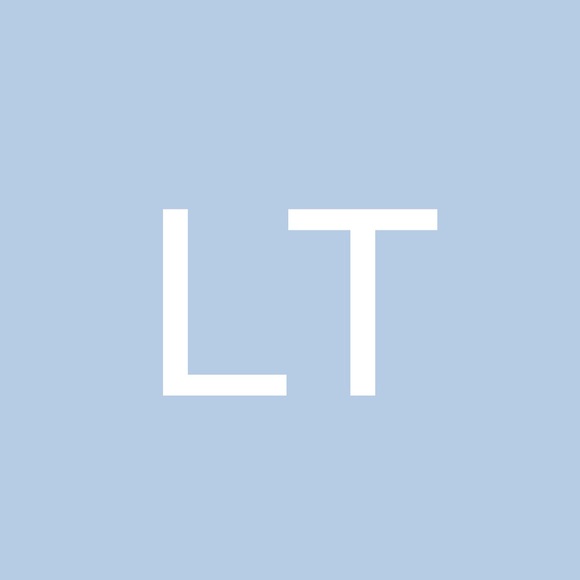 Profile Picture of Lily Thomson (@lilythomson464) on Poshmark