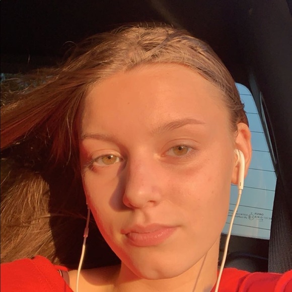 Profile Picture of Angelica Pajak (@angelicapajak) on Poshmark