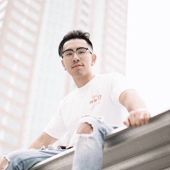 Profile Picture of Jian Chen (@juicyjian) on Poshmark