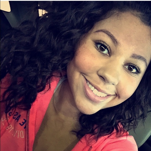 Mikaela Brown - Poshmark Profile Picture of Mikaela Brown (@mikaelanb) on Poshmark