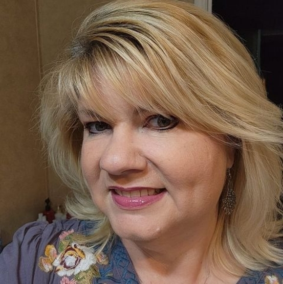 Profile Picture of Monica Comeaux (@moelco14) on Poshmark