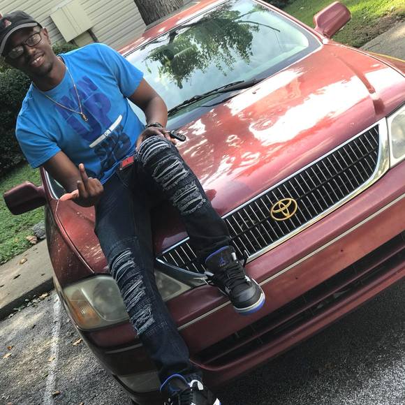 Profile Picture of Sj Sordelet (@sordeletjoseph) on Poshmark