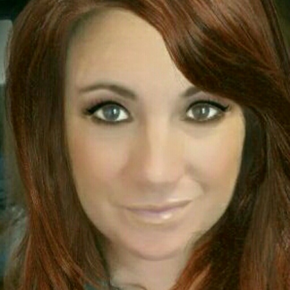 Profile Picture of Allison Emerick (@alli523) on Poshmark